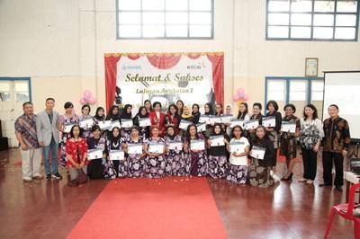 In March 2021, KT&amp;G established the &#x00201c;KT&amp;G Indonesia Job Training Center&#x00201d; to initiate free technical training for low-income families. The photo shows trainees from the first completion ceremony in May at the Indonesia Job Training Center.